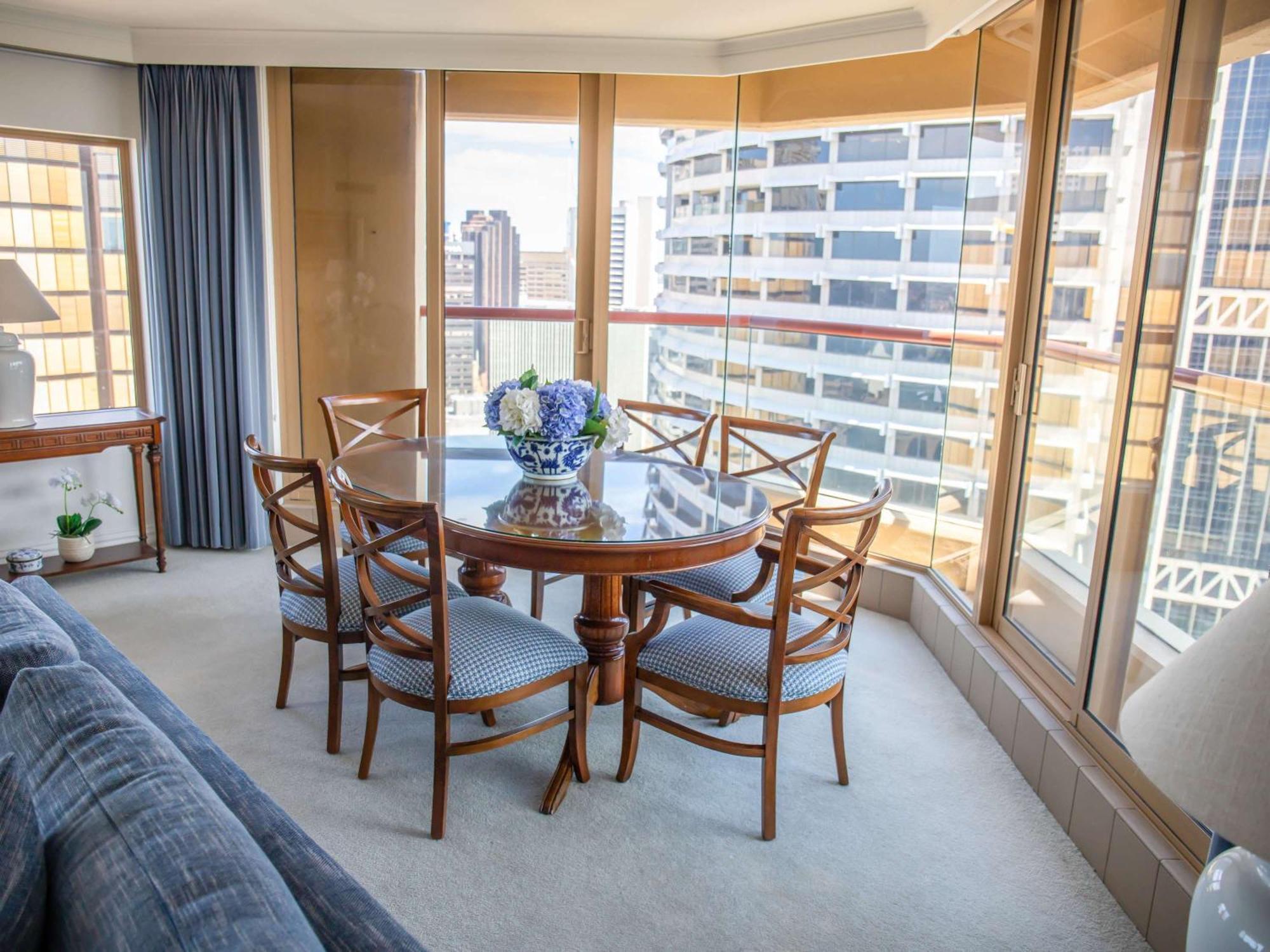 The Sebel Quay West Suites Sydney Zewnętrze zdjęcie A typical dining room