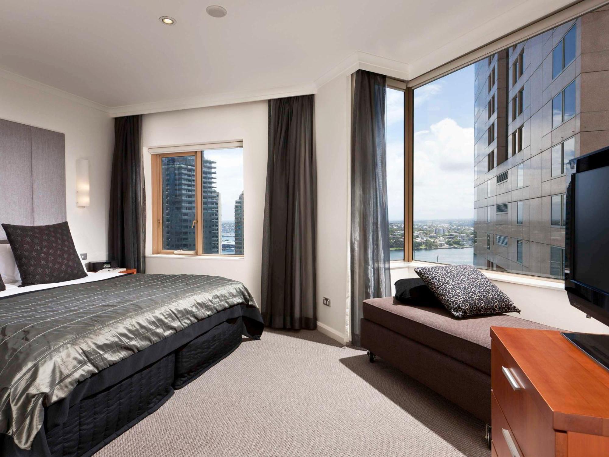 The Sebel Quay West Suites Sydney Zewnętrze zdjęcie A bedroom at the Crown Towers